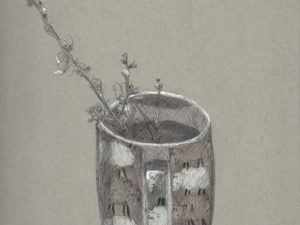 T-SHIRT עם הדפס של רישום של כוס עם פרח בתוכה